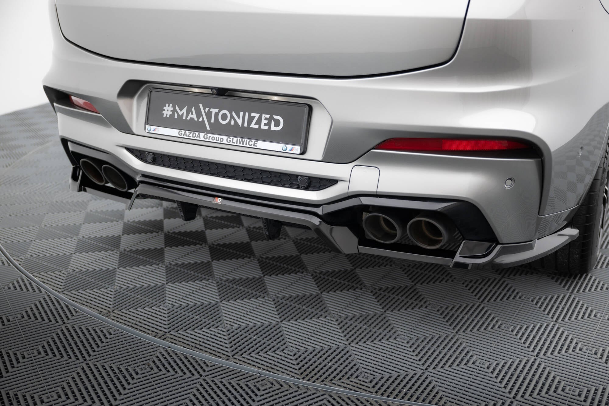Splitter trasero BMW X4 M F98 (con barras verticales)