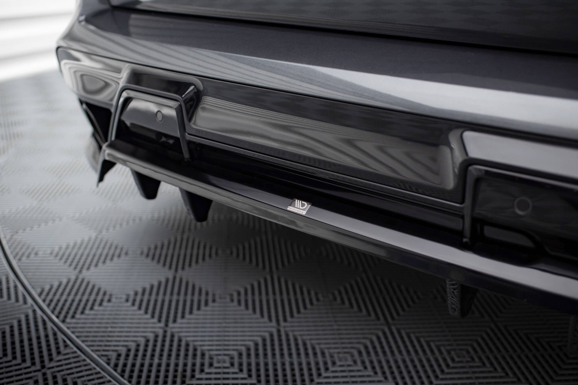Splitter trasero BMW X5 M F95 Facelift (con barras verticales)