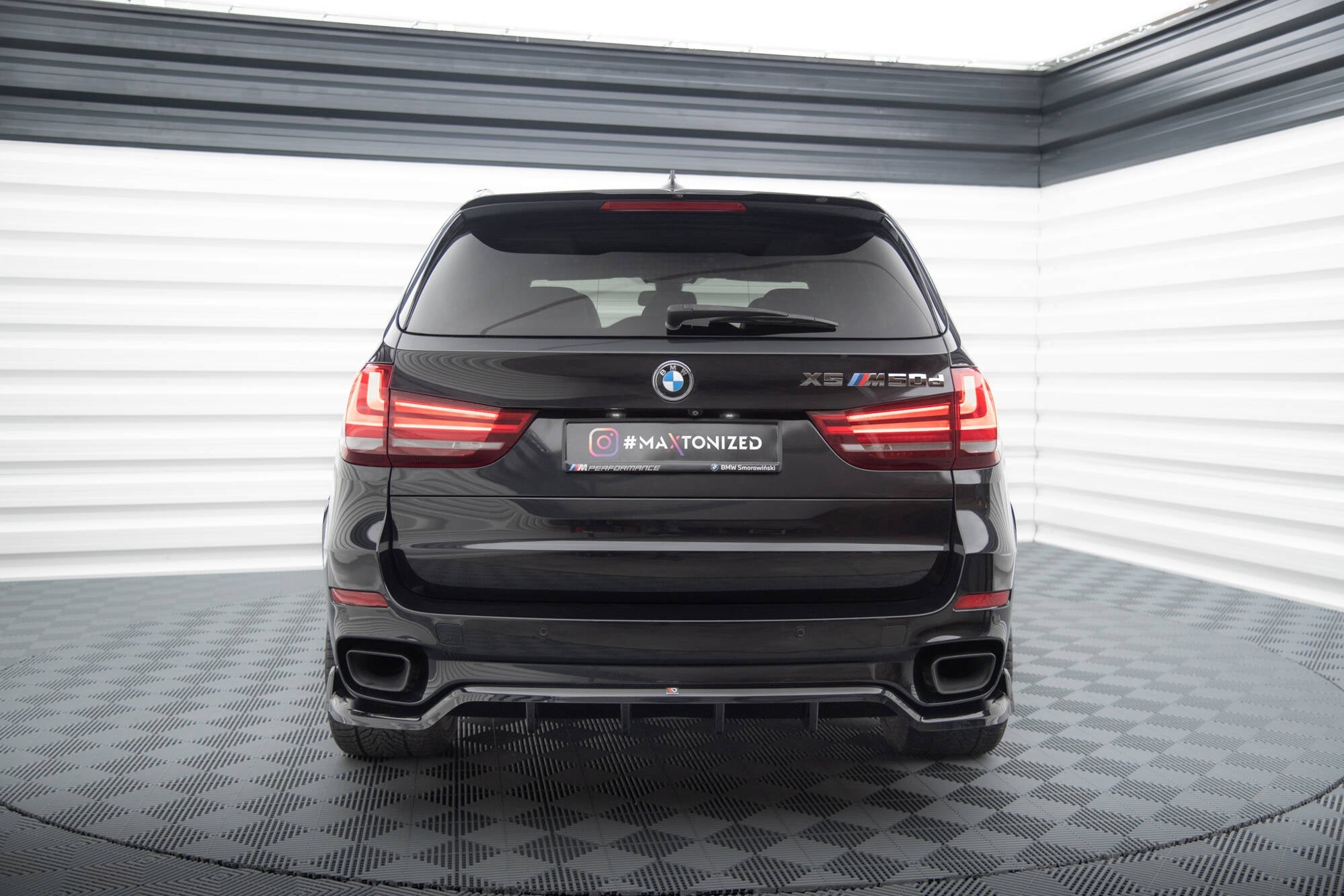 Splitter trasero BMW X5 M-Pack F15 (con barras verticales)