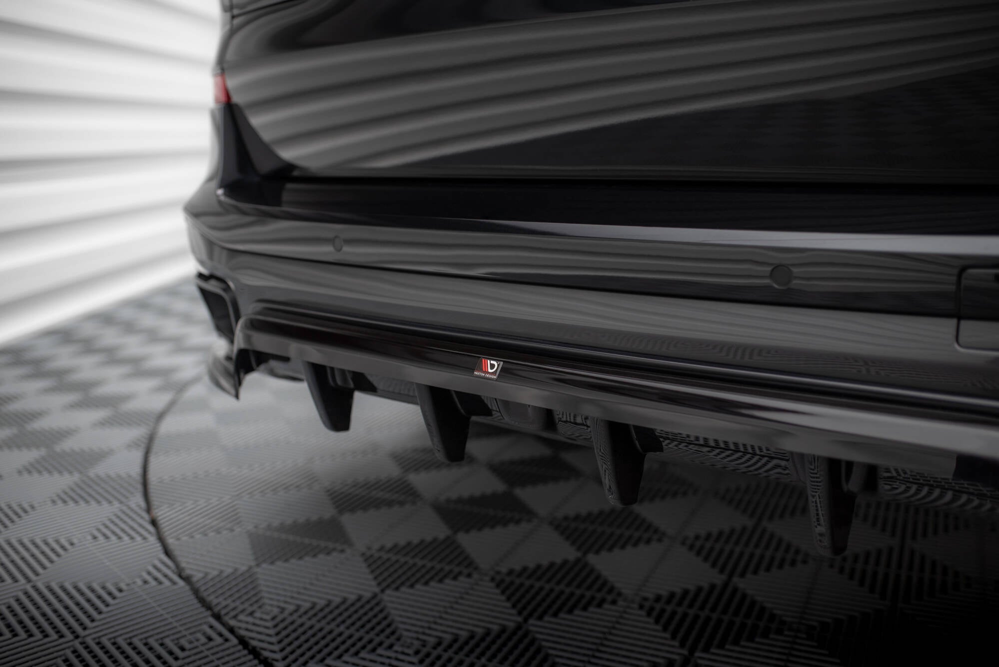 Splitter trasero BMW X5 M-Pack G05 (con barras verticales)