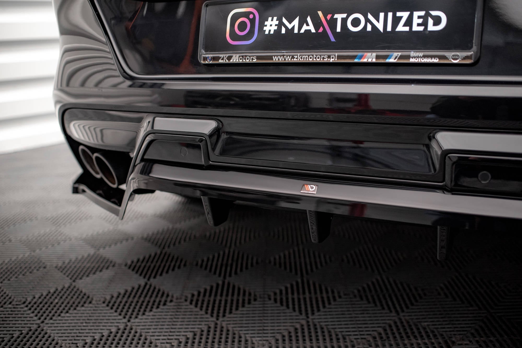 Splitter trasero BMW X6 M F96 Facelift (con barras verticales)