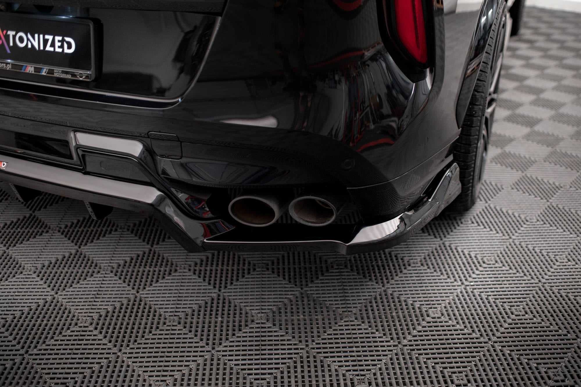 Splitter trasero BMW X6 M F96 Facelift (con barras verticales)