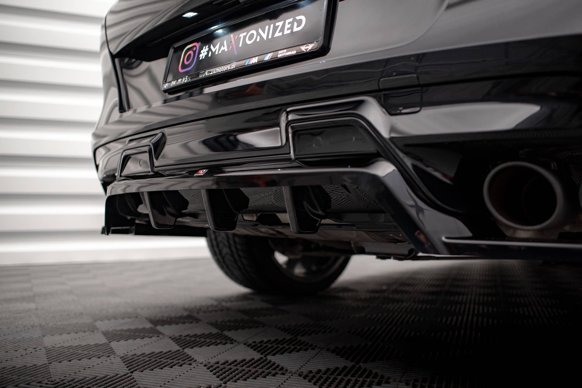 Splitter trasero BMW X6 M F96 Facelift (con barras verticales)