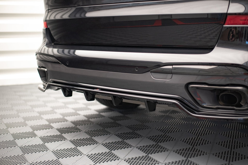 Splitter trasero BMW X7 M-Pack G07 (con barras verticales)