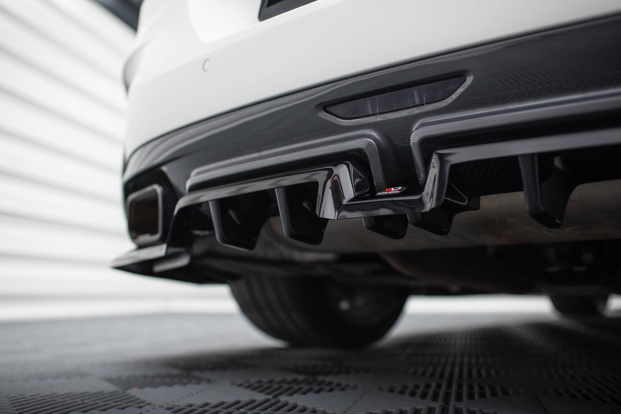Splitter trasero BMW Z4 M40i G29 (con barras verticales)