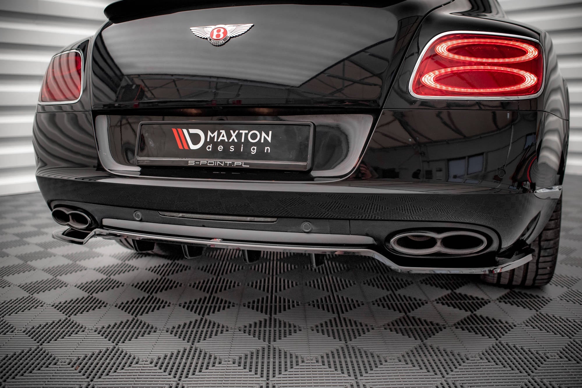 Splitter trasero Bentley Continental GT V8 S Mk2 (con barras verticales)