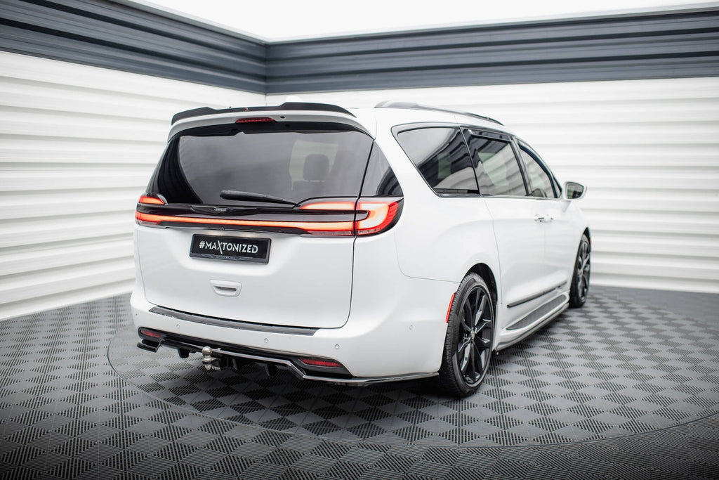 Splitter trasero Chrysler Pacifica Mk2 Facelift (con barras verticales)