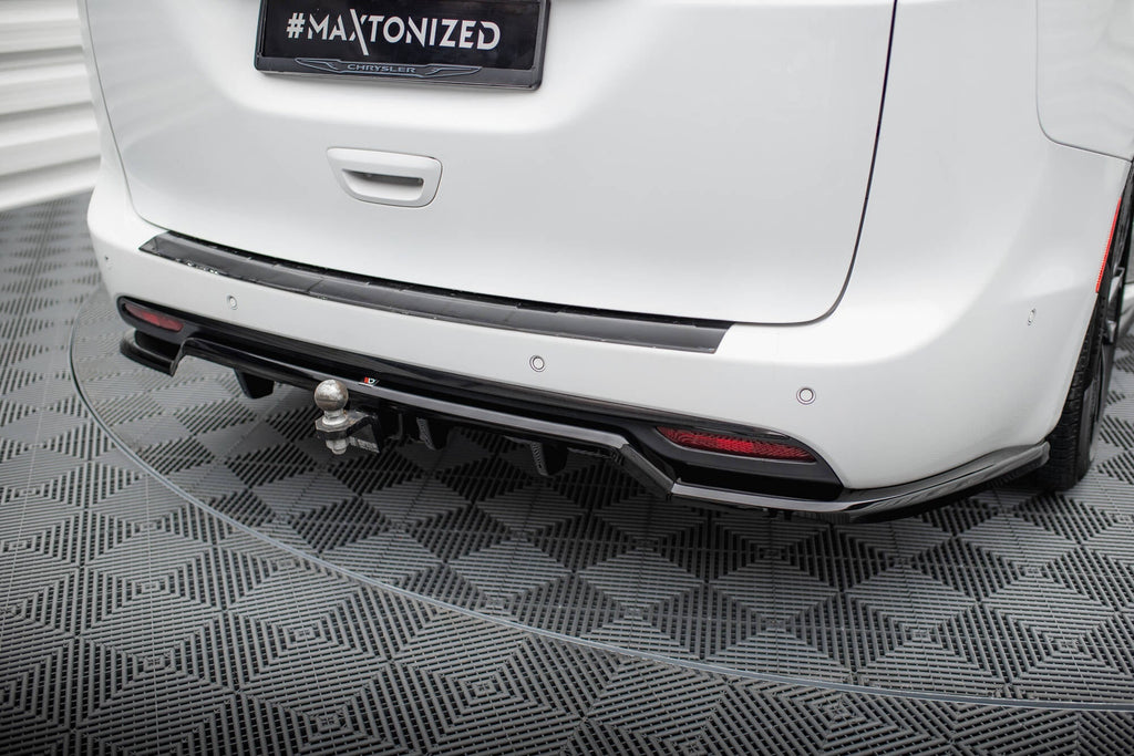 Splitter trasero Chrysler Pacifica Mk2 Facelift (con barras verticales)