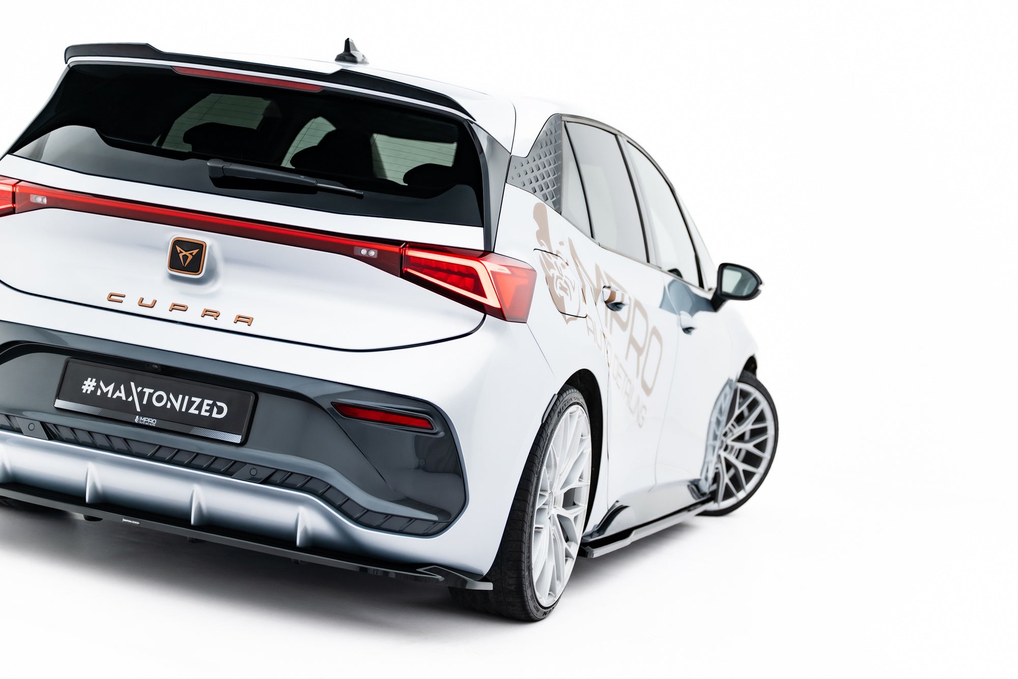Splitter trasero Cupra Born Mk1 (con barras verticales)