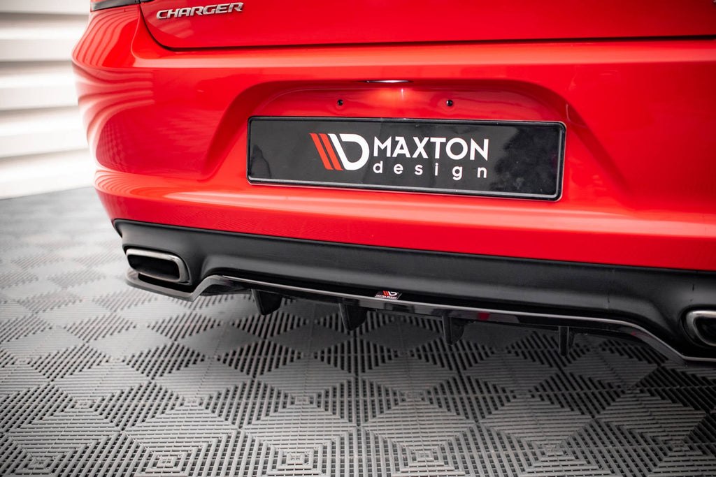 Splitter trasero Dodge Charger RT Mk7 Facelift (con barras verticales)