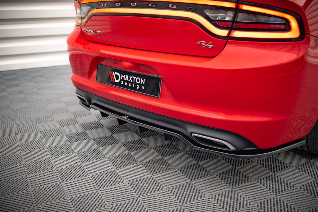 Splitter trasero Dodge Charger RT Mk7 Facelift (con barras verticales)