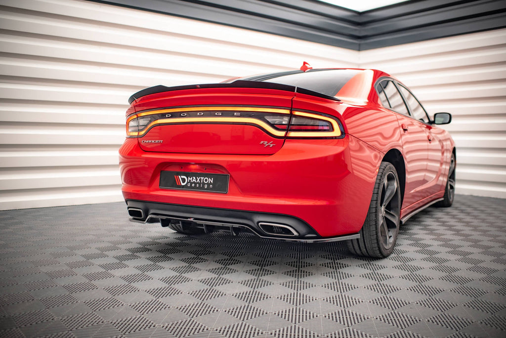 Splitter trasero Dodge Charger RT Mk7 Facelift (con barras verticales)