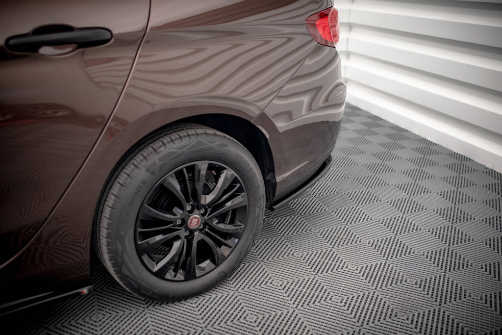 Splitter trasero Fiat Tipo S Sedan Mk1 (con barras verticales)