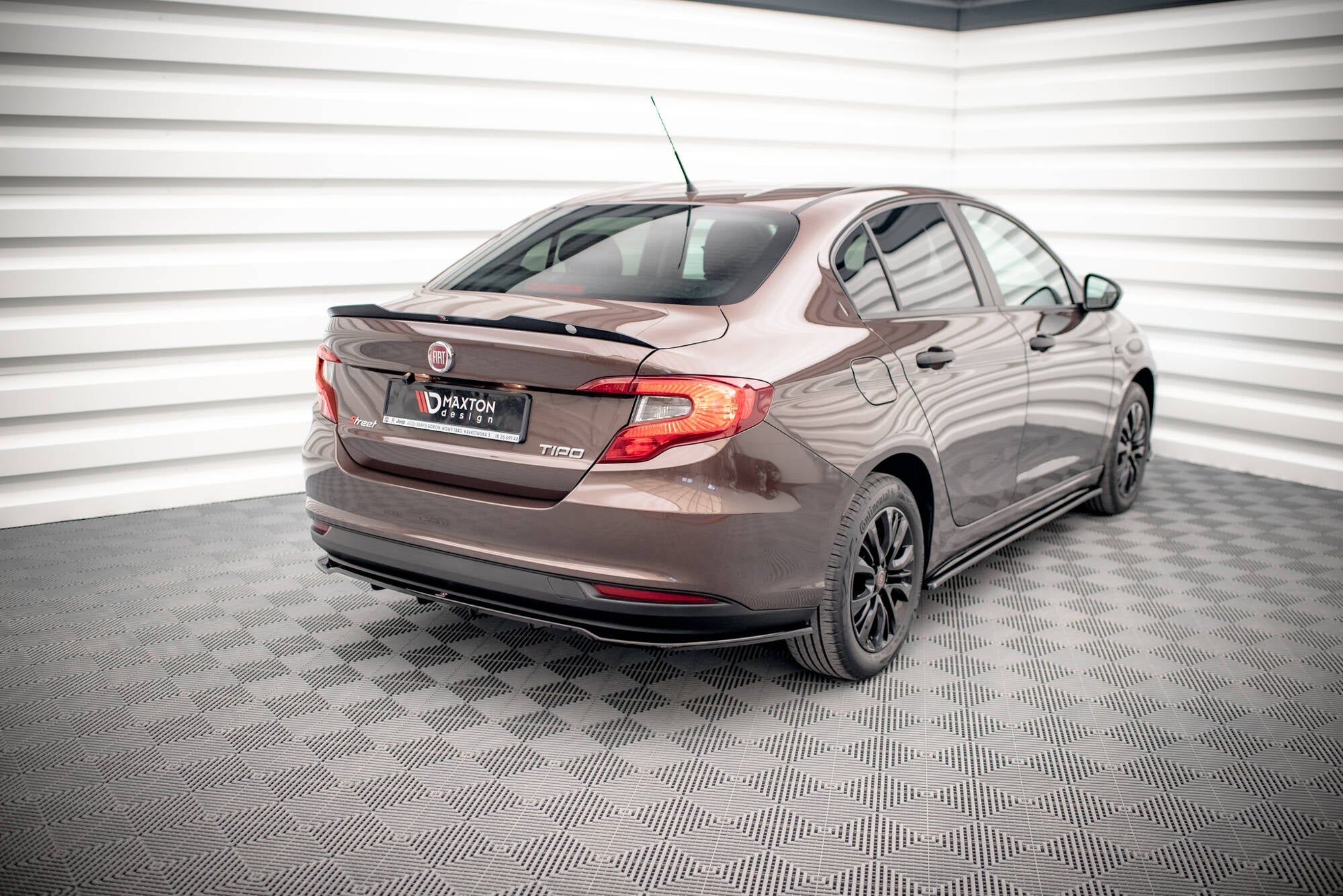 Splitter trasero Fiat Tipo S Sedan Mk1 (con barras verticales)