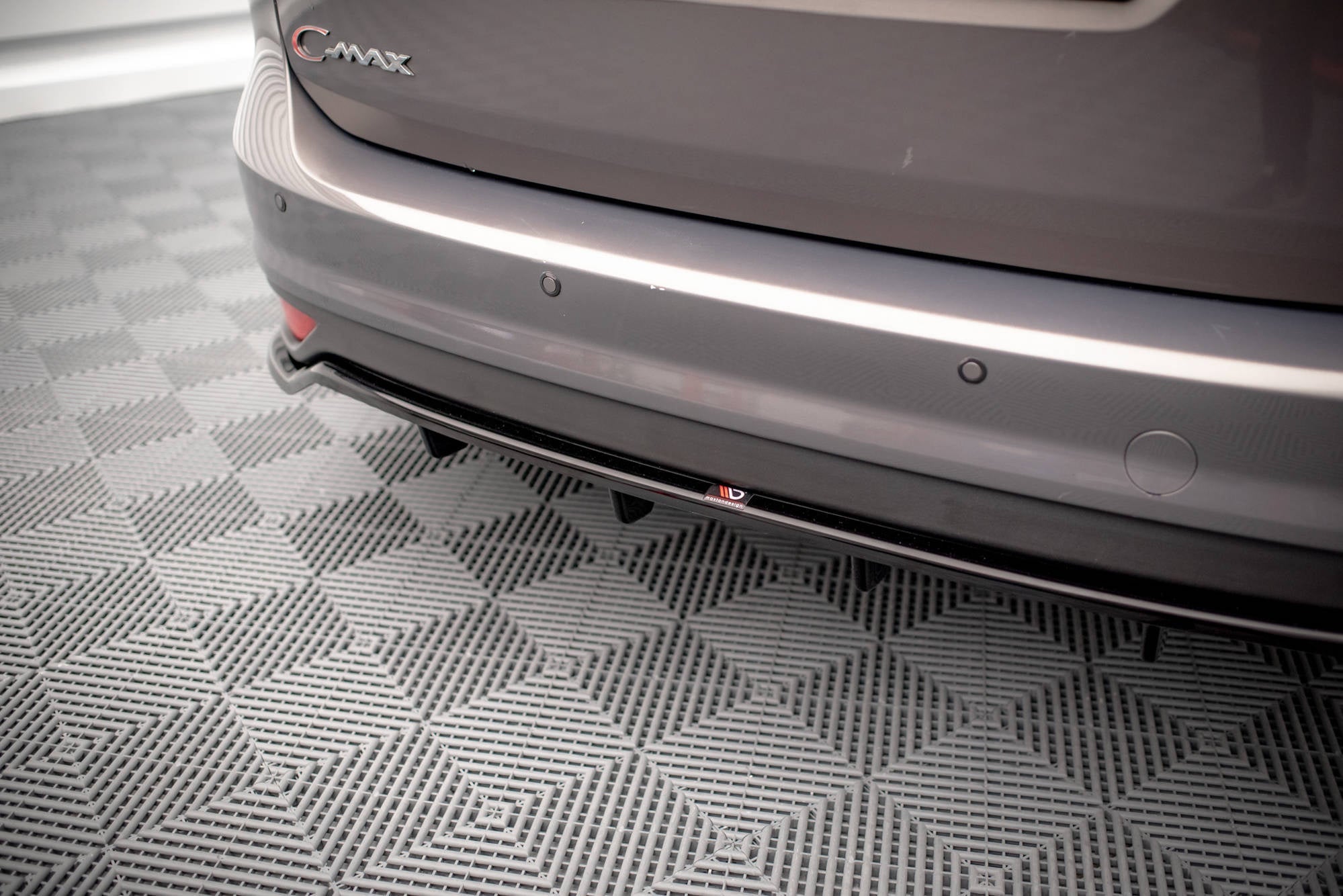Splitter trasero Ford C-MAX Mk2 (con barras verticales)