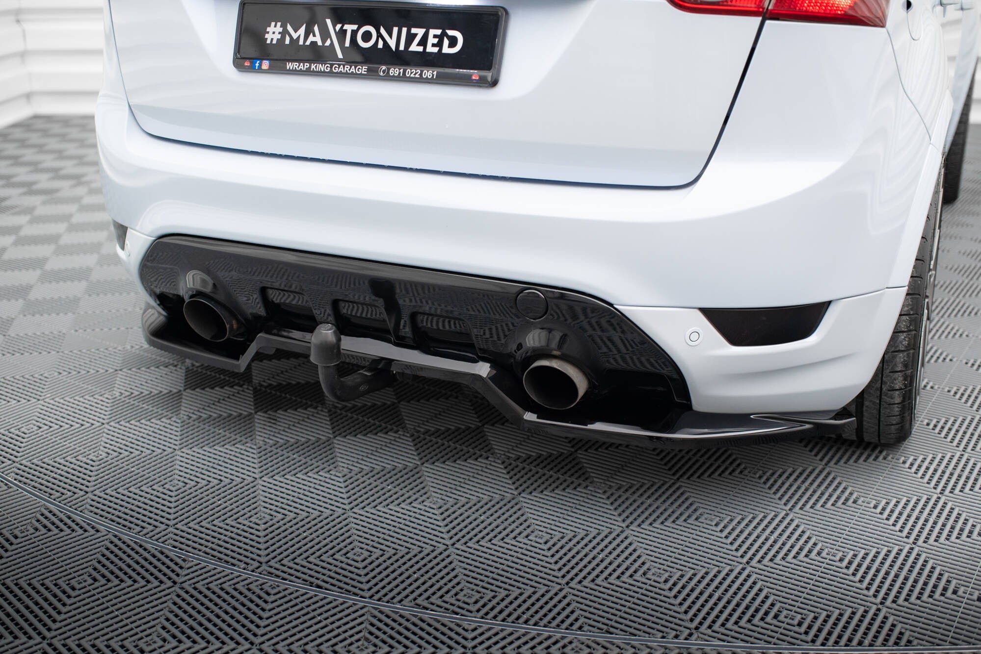 Splitter trasero Ford Kuga ST Mk1 (con barras verticales)