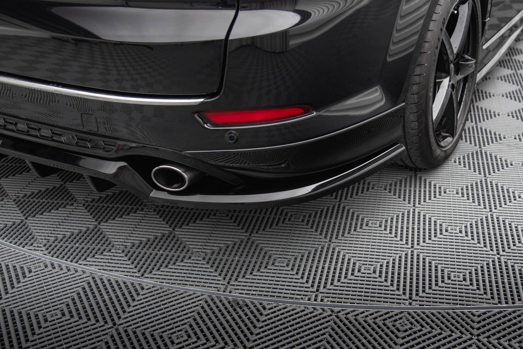 Splitter trasero Ford Mondeo ST-Line Estate Mk4 Facelift (con barras verticales)