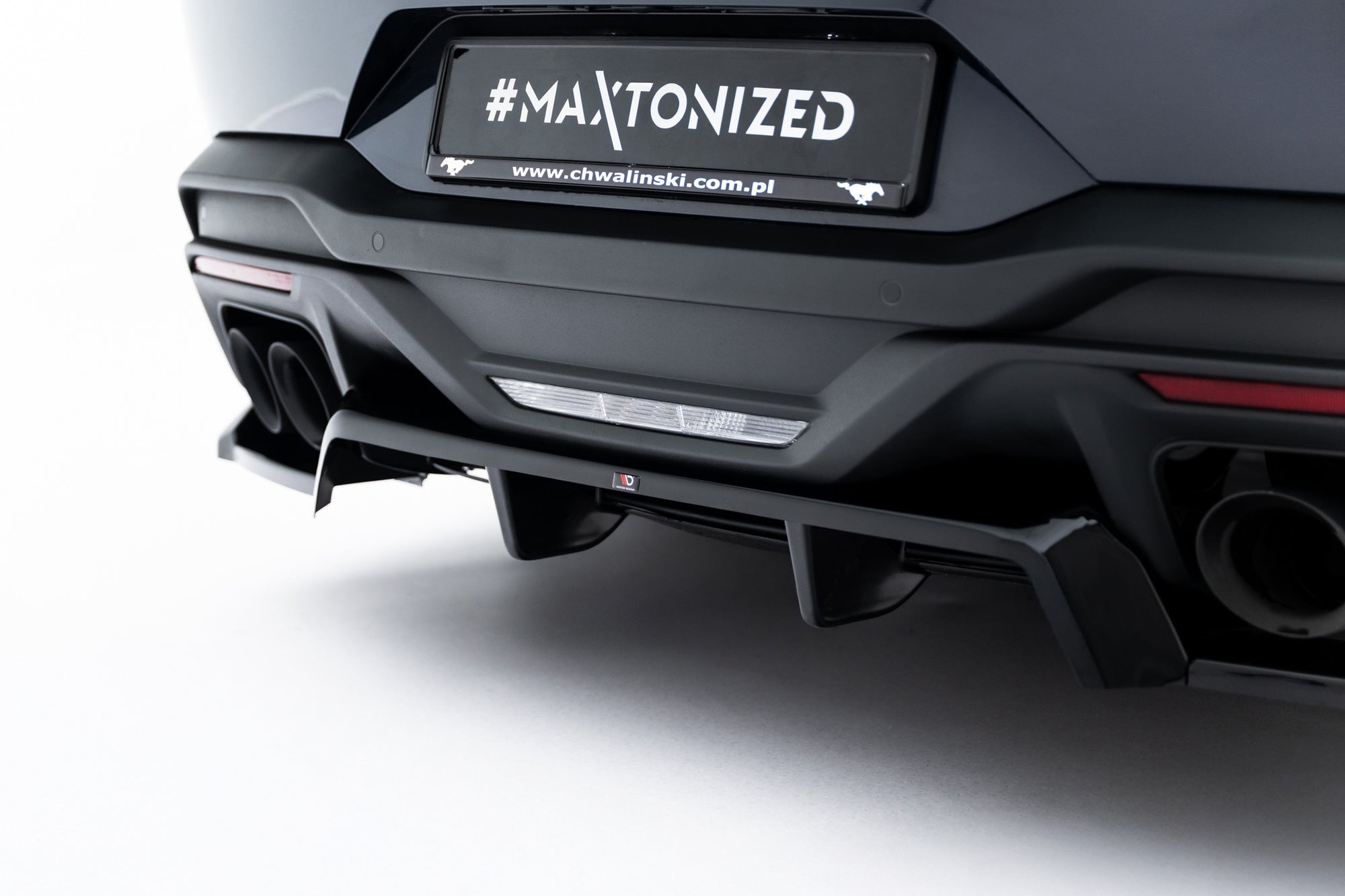 Splitter trasero Ford Mustang Dark Horse Mk7 (con barras verticales)