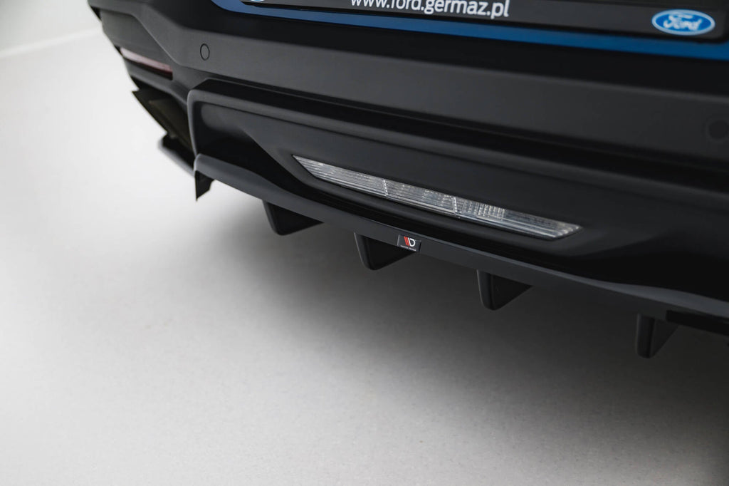 Splitter trasero Ford Mustang GT Mk7 (con barras verticales)