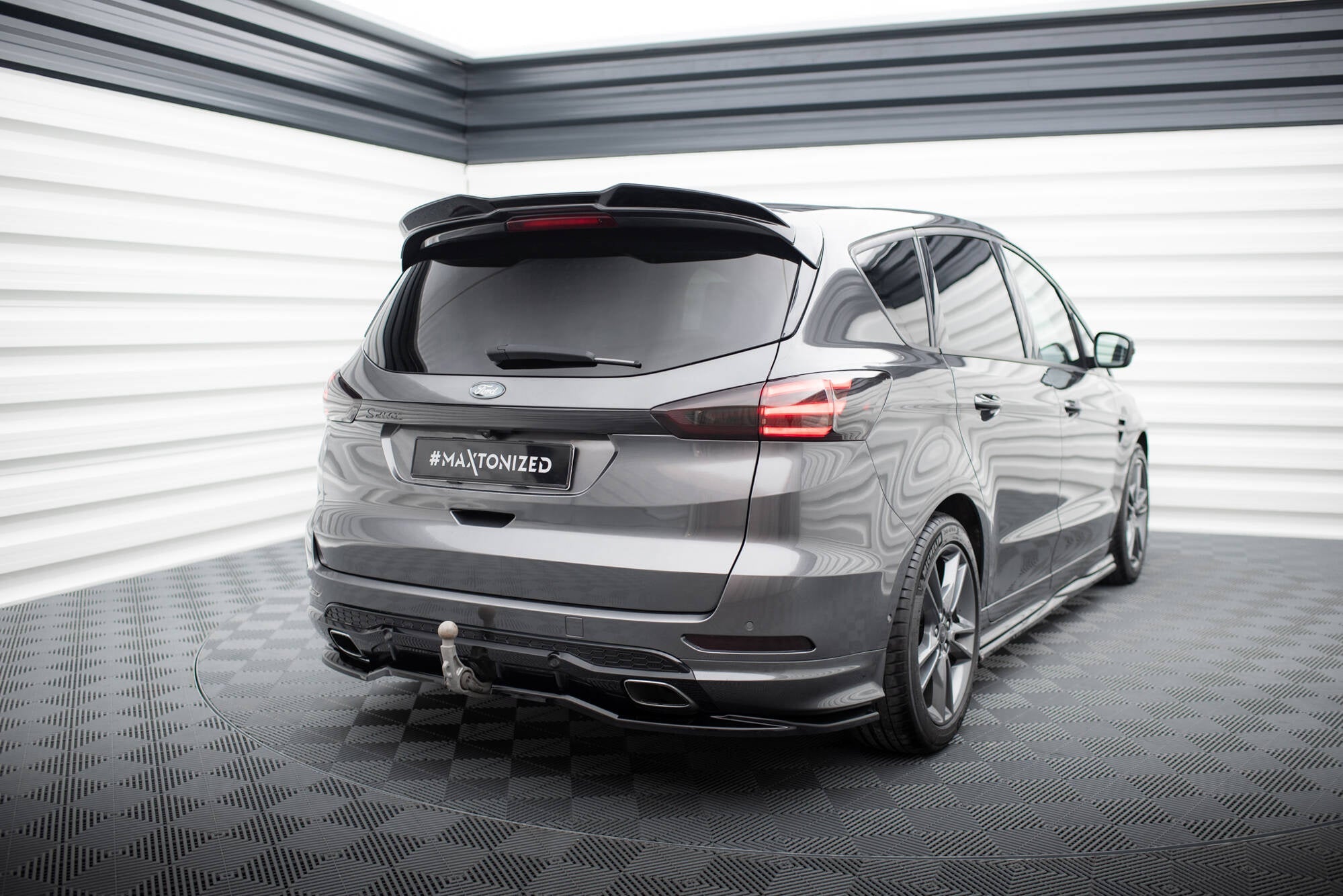 Splitter trasero Ford S-MAX ST-Line Mk2 Facelift (con barras verticales)
