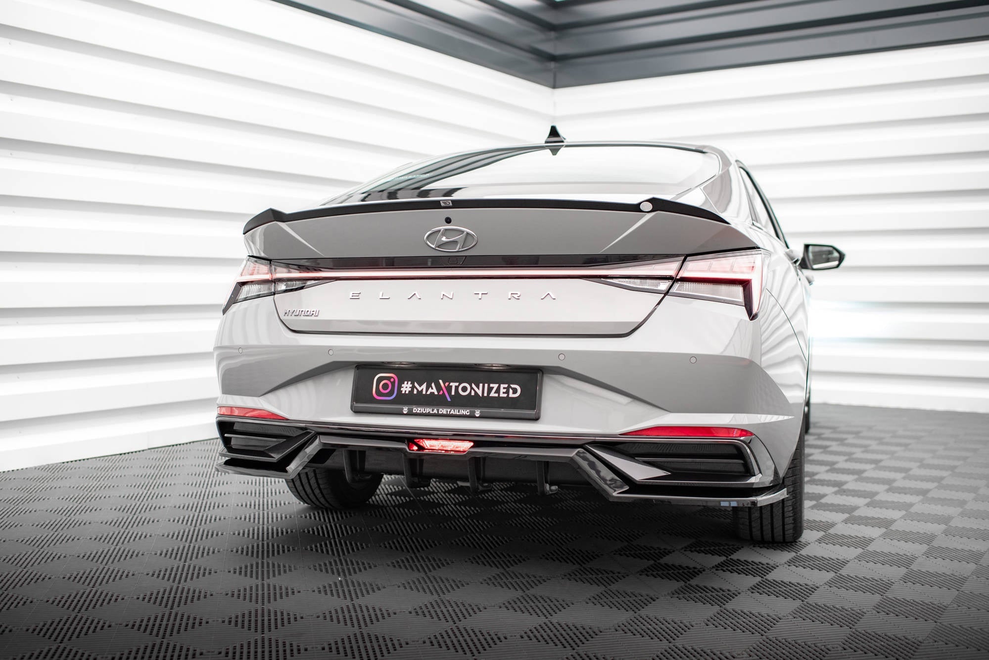 Splitter trasero Hyundai Elantra Mk7 (con barras verticales)