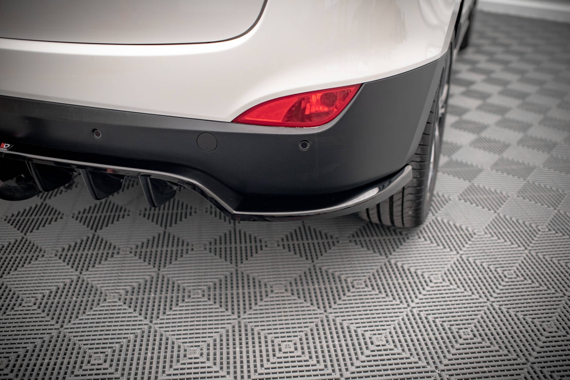 Splitter trasero Hyundai Ix35 Mk1 (con barras verticales)