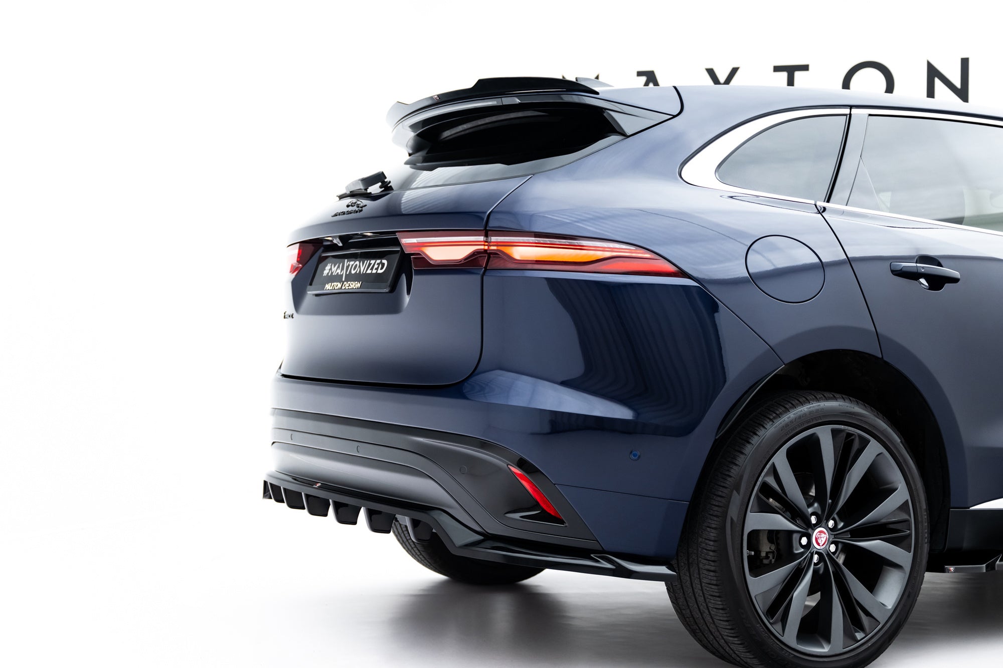 Splitter trasero Jaguar F-Pace R-Sport Mk1 Facelift (con barras verticales)