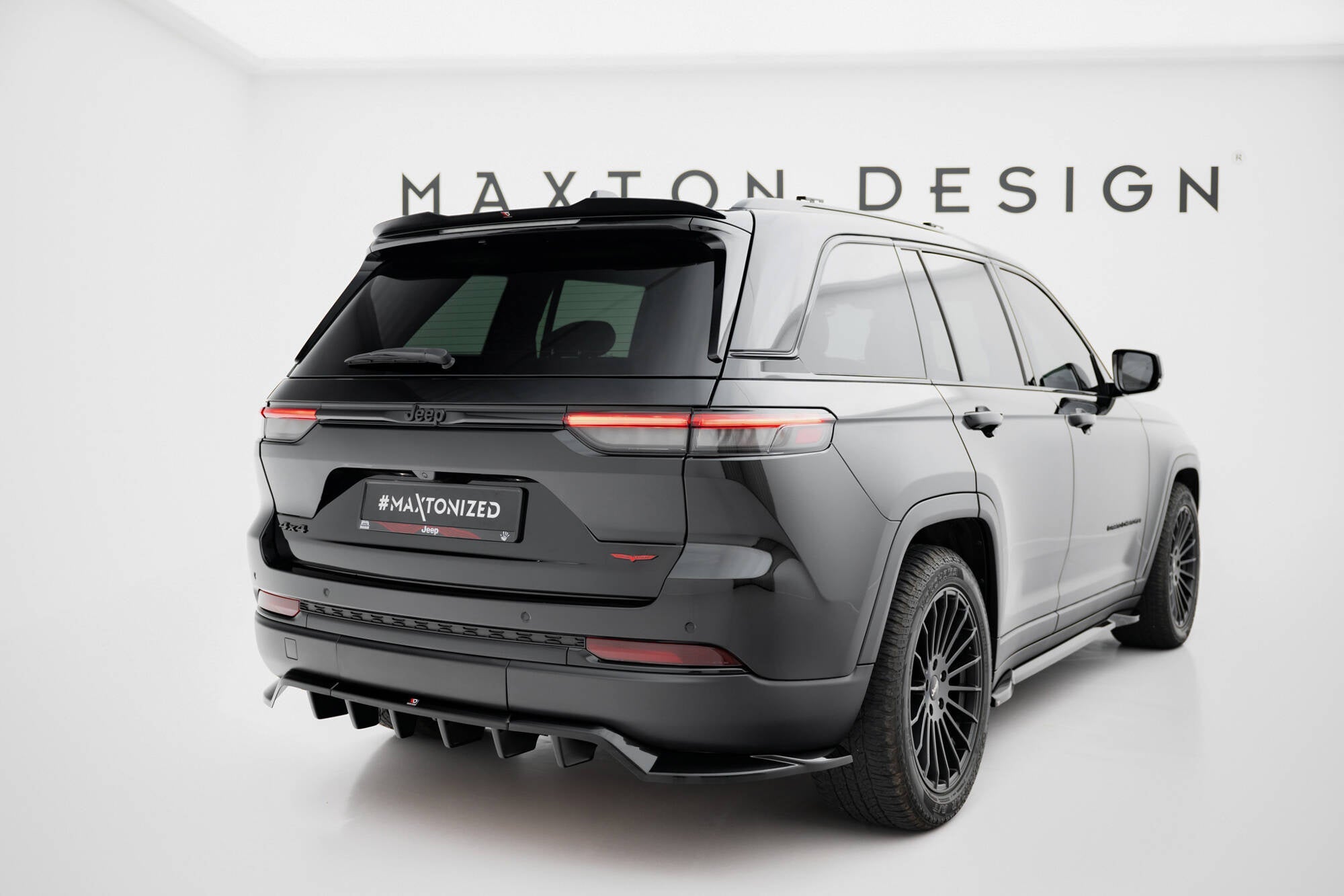 Splitter trasero Jeep Grand Cherokee Trailhawk Mk5 (con barras verticales)