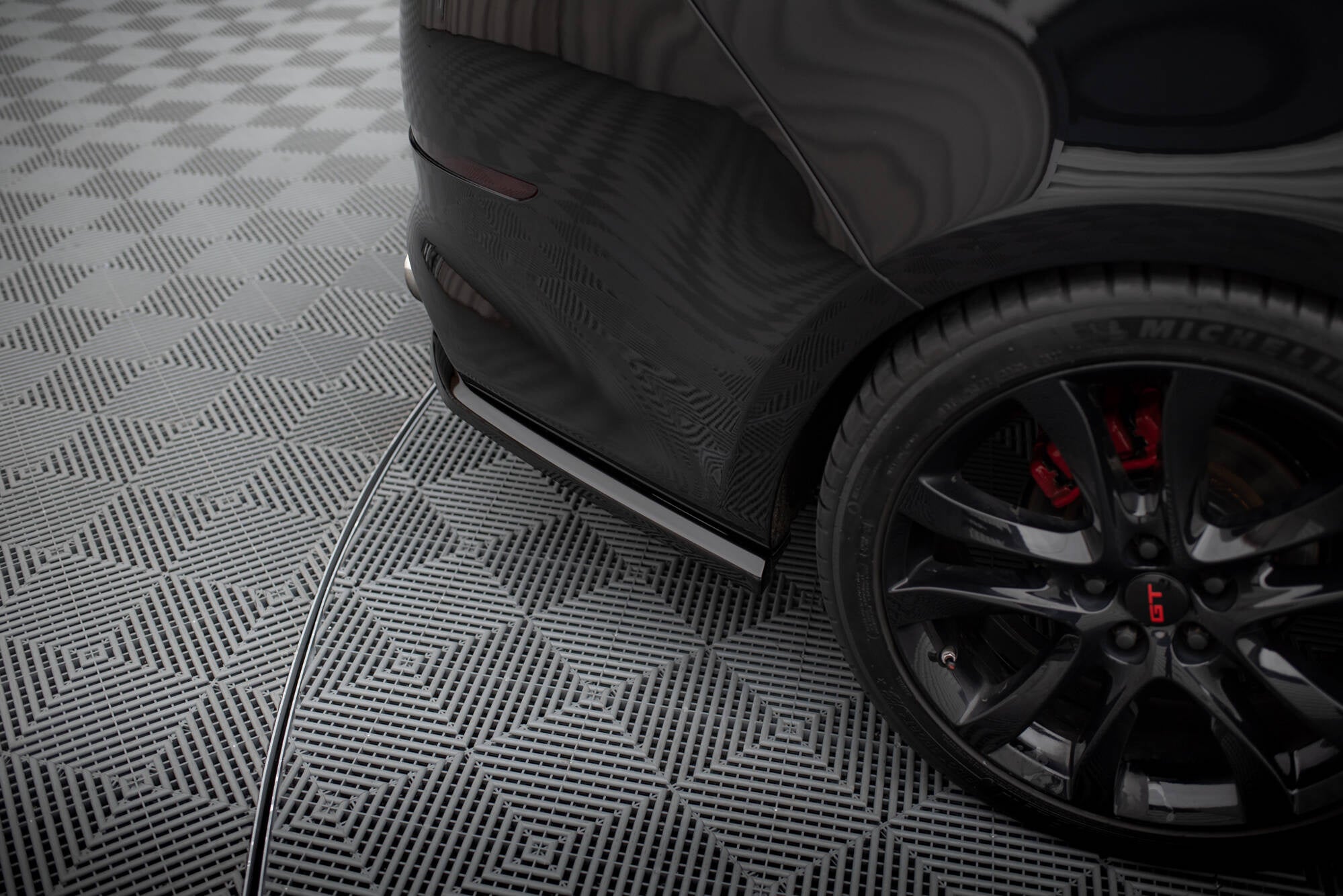 Splitter trasero Kia Optima Mk3 (con barras verticales)