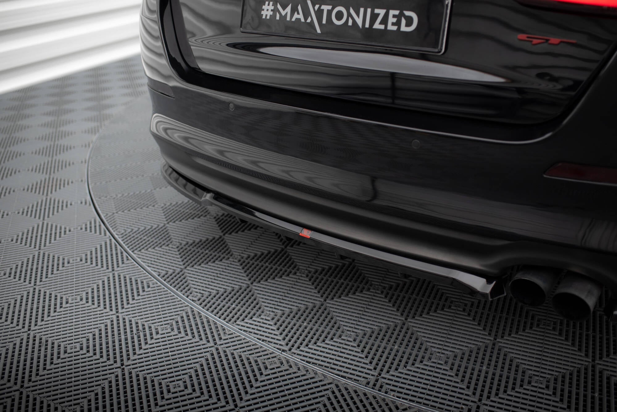 Splitter trasero Kia Optima Mk3 (con barras verticales)
