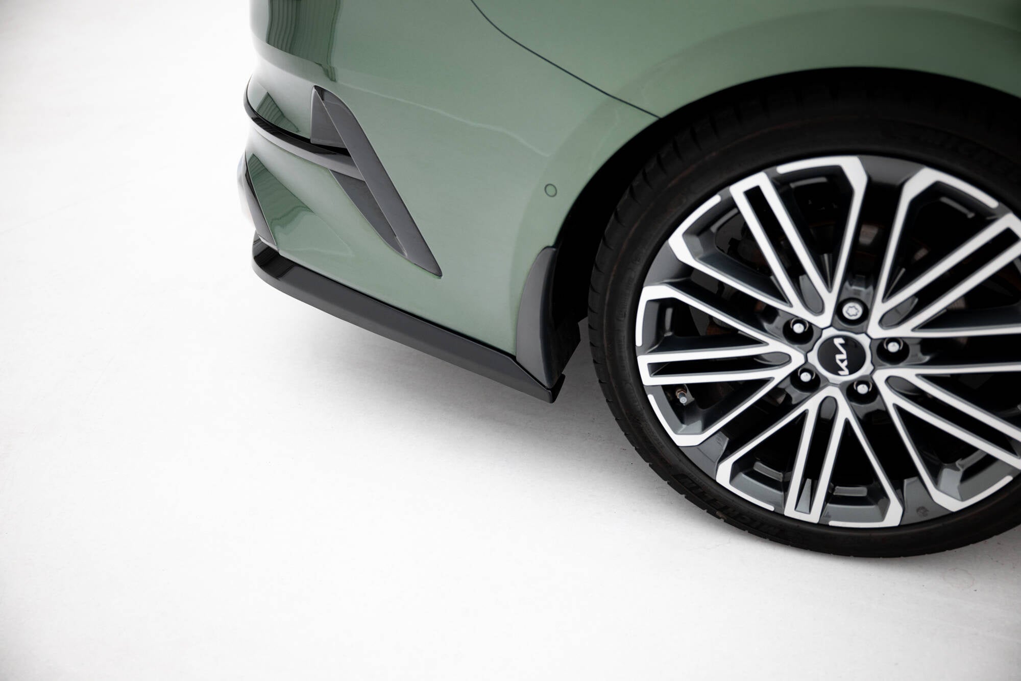 Splitter trasero Kia Proceed GT-Line Mk1 Facelift (con barras verticales)
