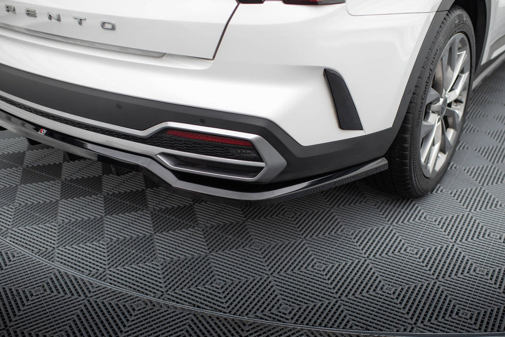 Rear splitter Kia Sorento Mk4 (with vertical bars)