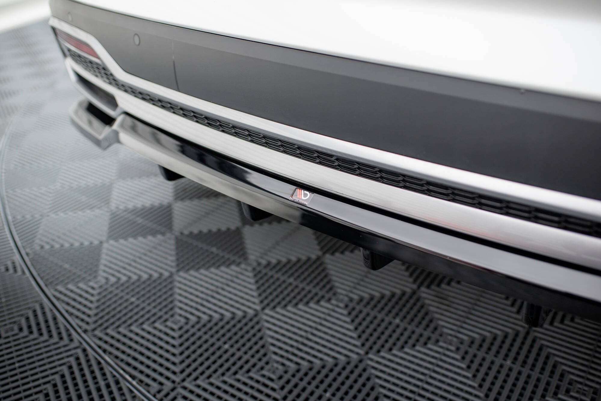 Splitter trasero Kia Sorento Mk4 (con barras verticales)