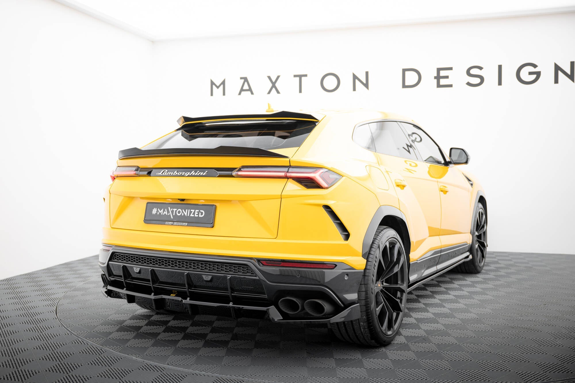 Splitter trasero Lamborghini Urus Mk1 (con barras verticales)