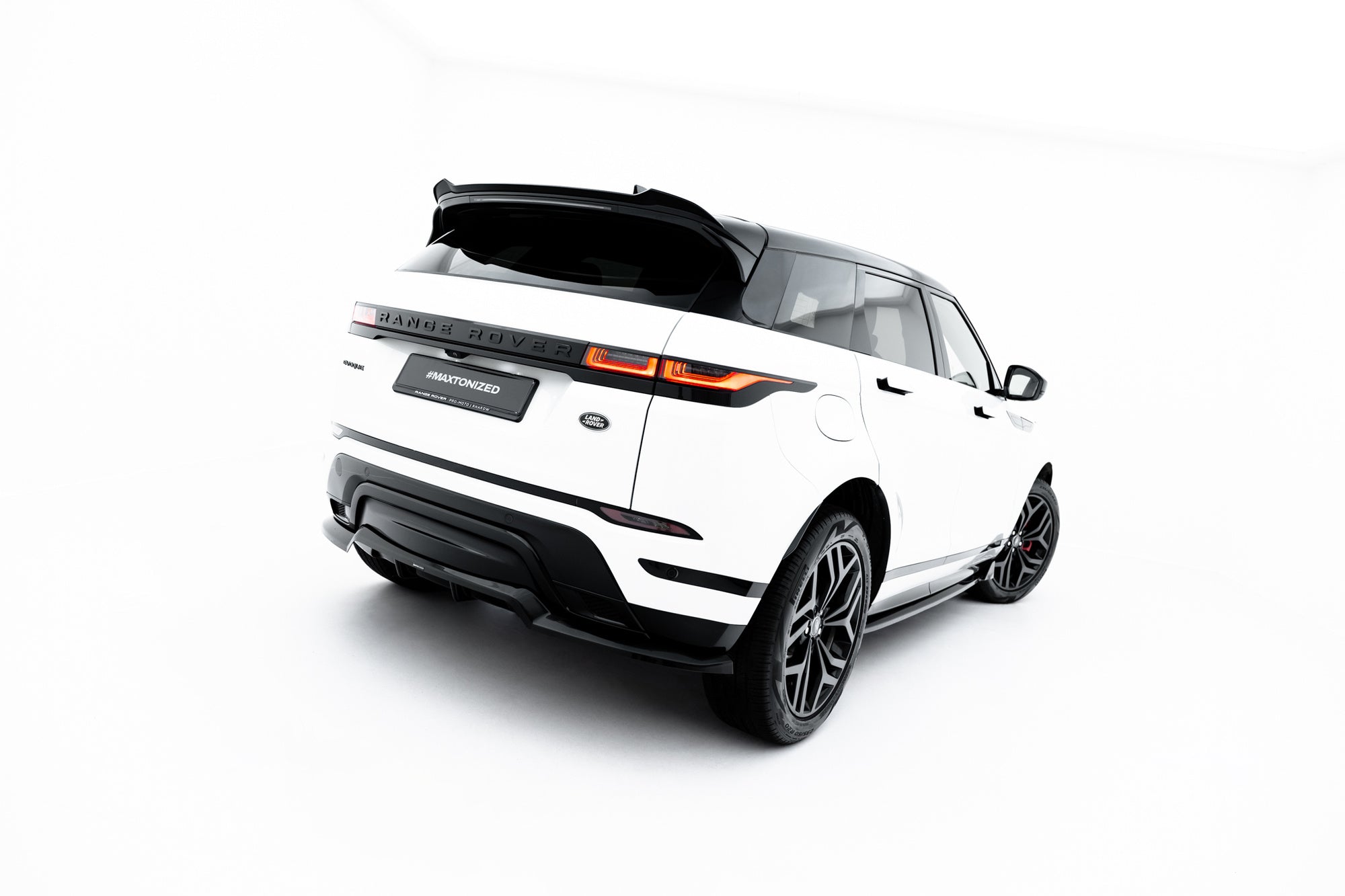Splitter trasero Land Rover Range Rover Evoque Dynamic Mk2 (con barras verticales)