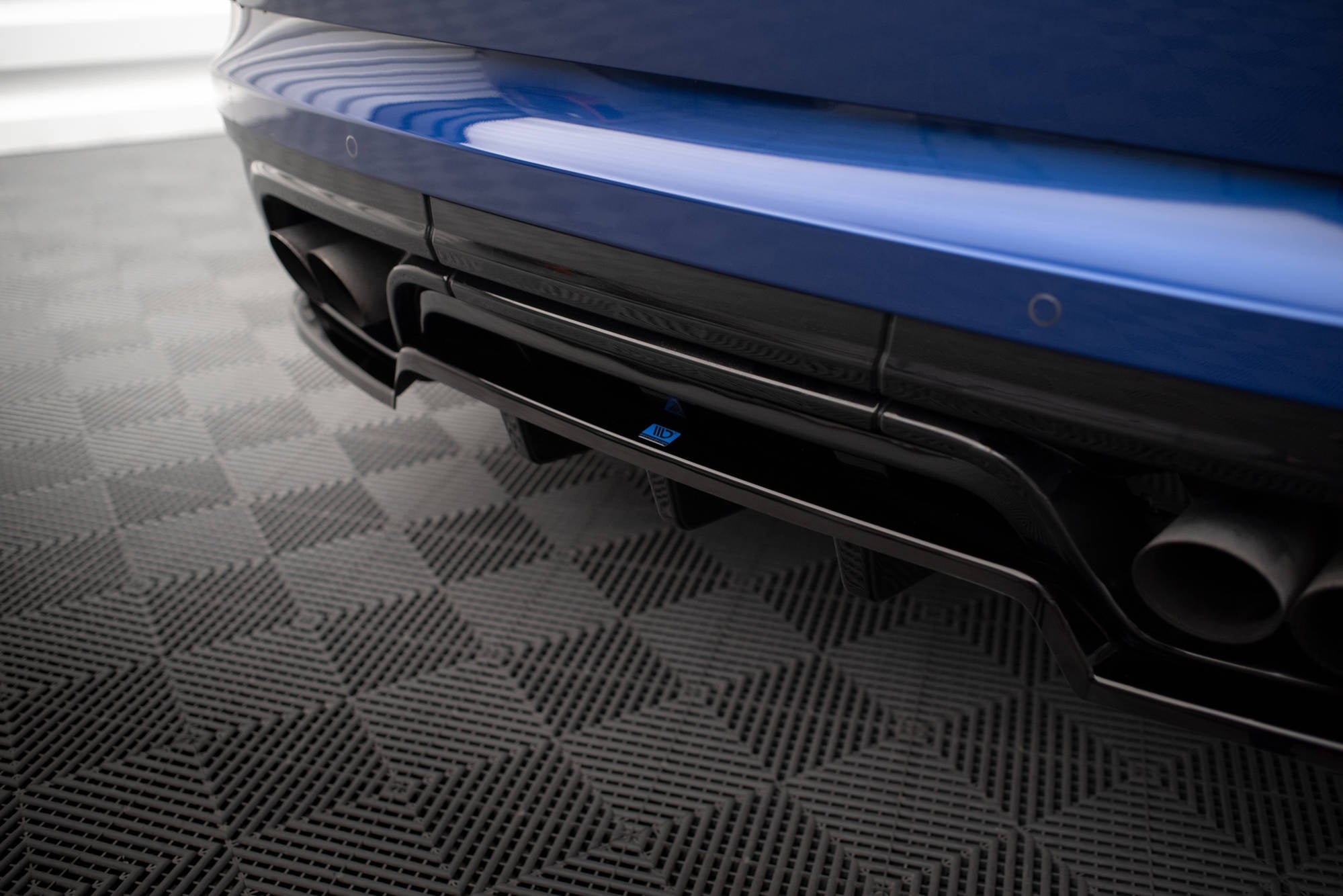 Splitter trasero Land Rover Range Rover Sport SVR Mk2 (con barras verticales)
