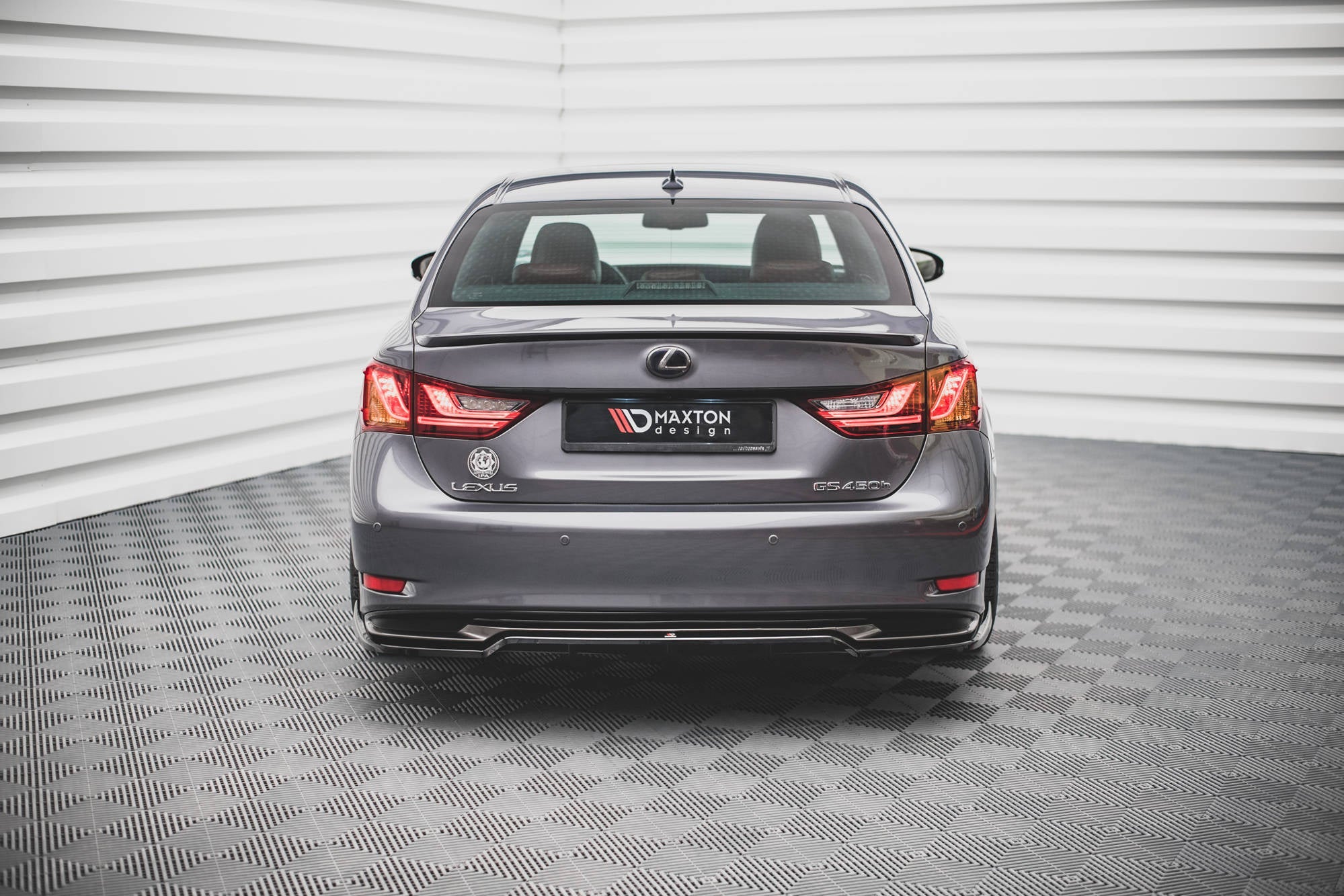 Splitter trasero Lexus GS F-Sport Hybrid Mk4 (L10) con barras verticales