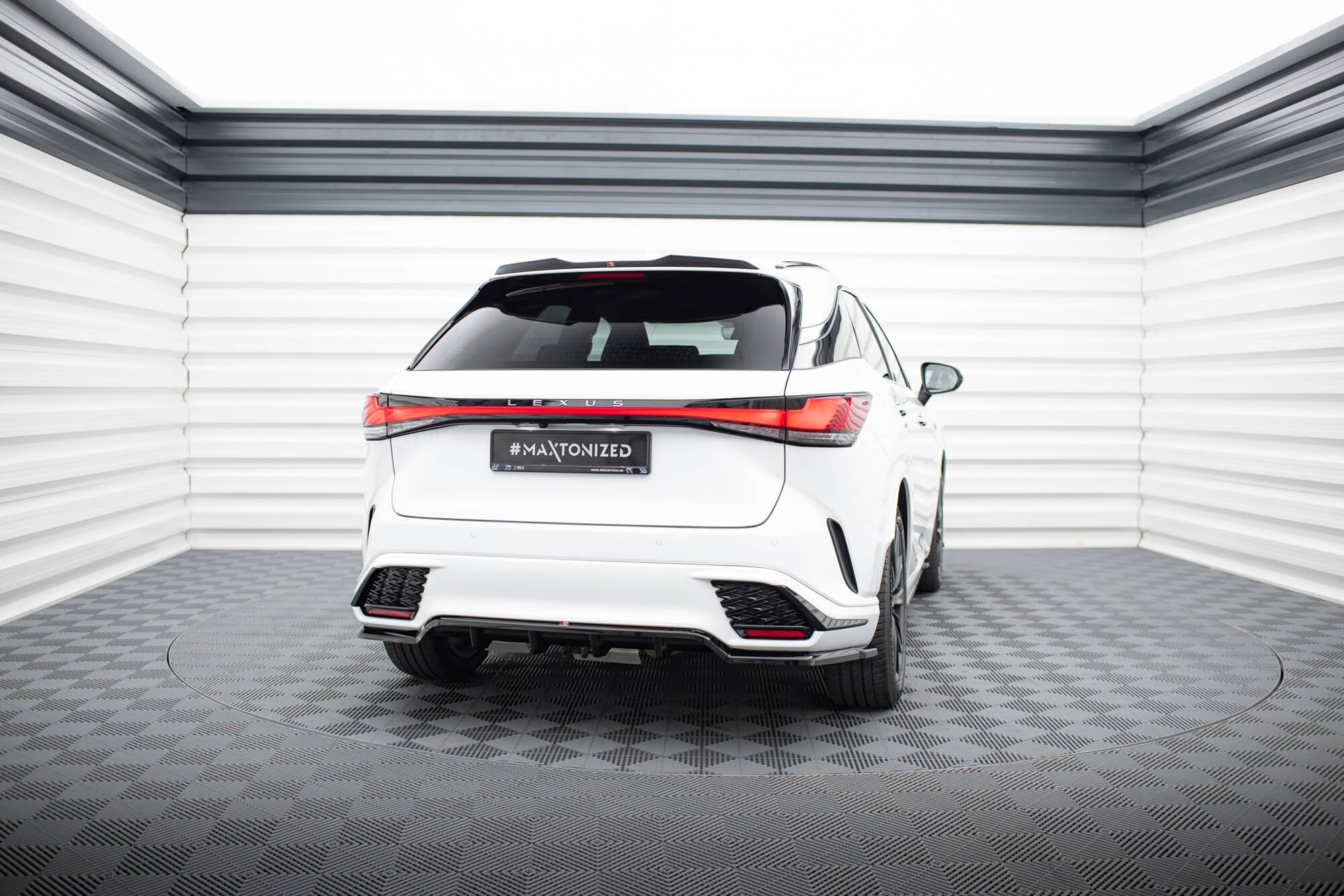 Splitter trasero Lexus RX F-Sport Mk5 (con barras verticales)