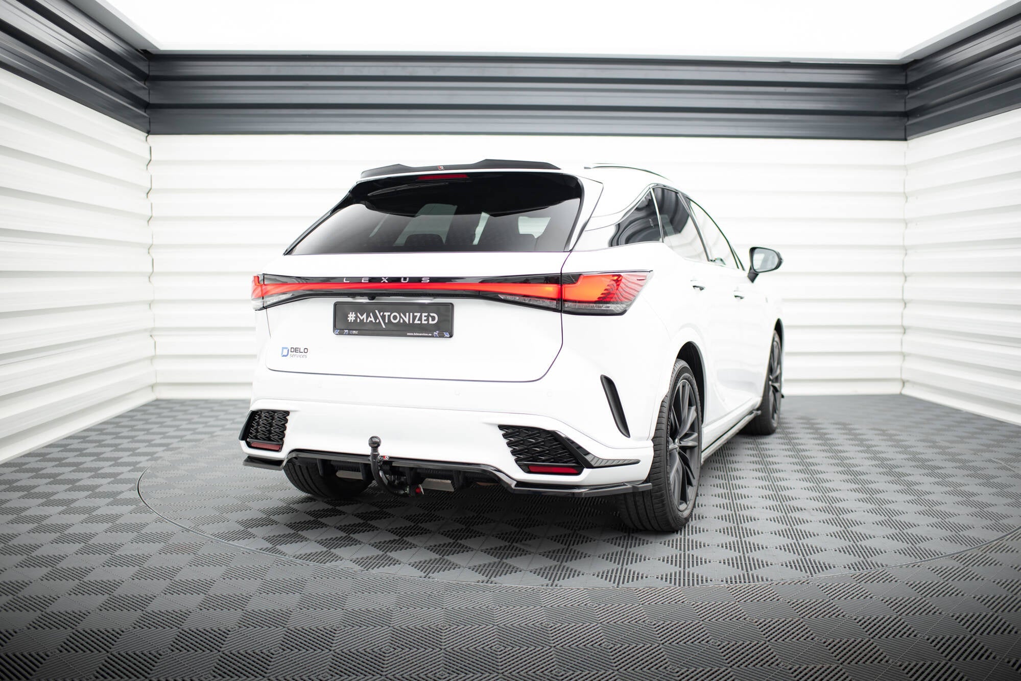 Splitter trasero Lexus RX F-Sport Mk5 (con barras verticales)