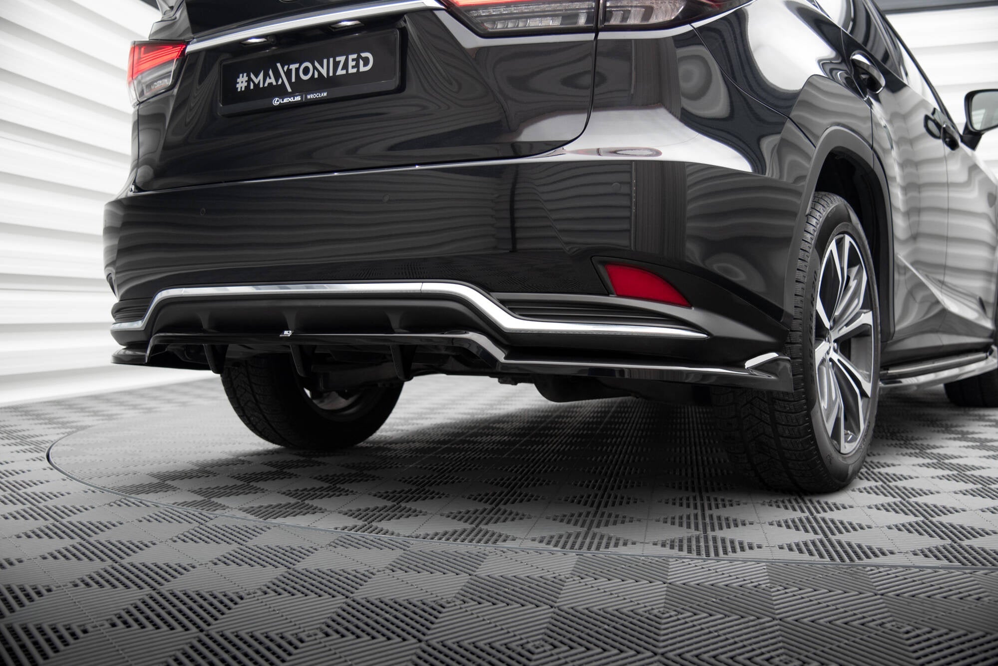 Splitter trasero Lexus RX F-Sport Mk4 Facelift (con barras verticales)