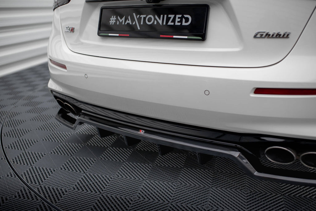 Splitter trasero Maserati Ghibli Mk3 Facelift (con barras verticales)