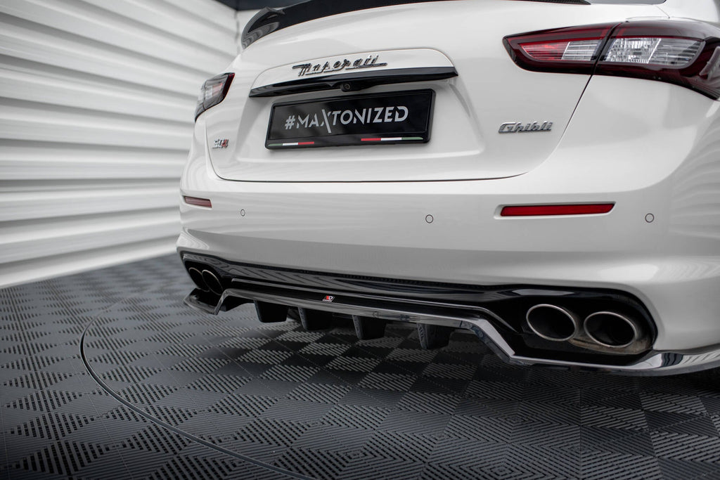 Splitter trasero Maserati Ghibli Mk3 Facelift (con barras verticales)