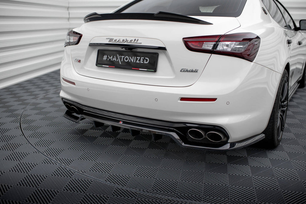 Splitter trasero Maserati Ghibli Mk3 Facelift (con barras verticales)