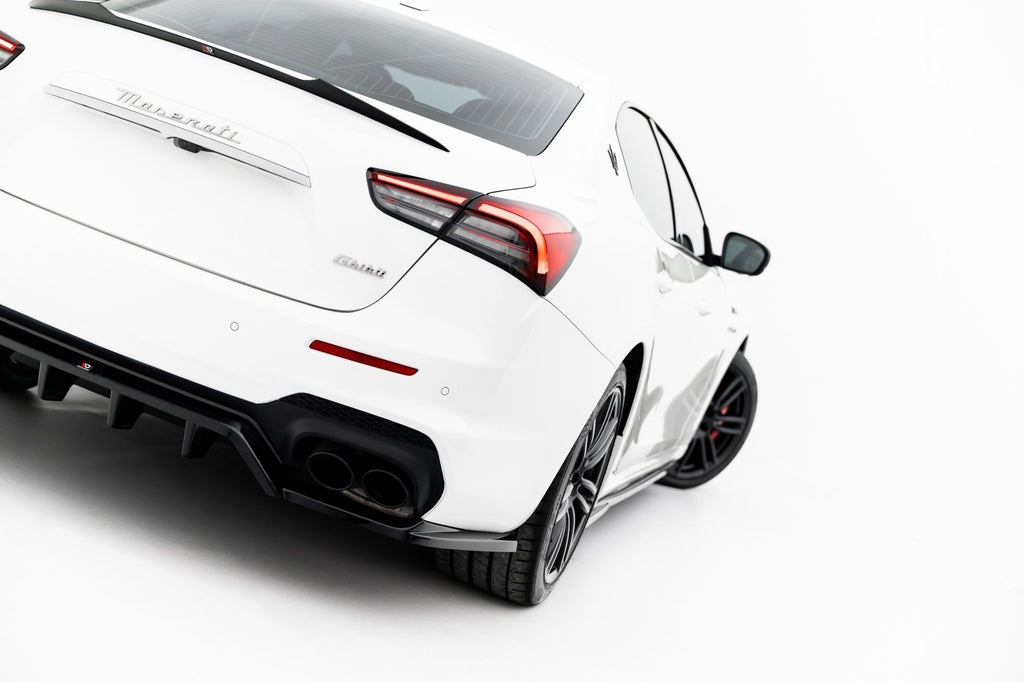 Splitter trasero Maserati Ghibli Modena Mk3 Facelift (con barras verticales)