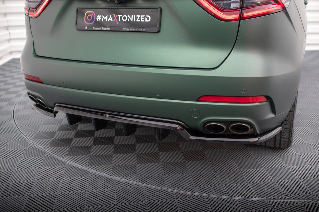 Splitter trasero Maserati Levante Mk1 (con barras verticales)