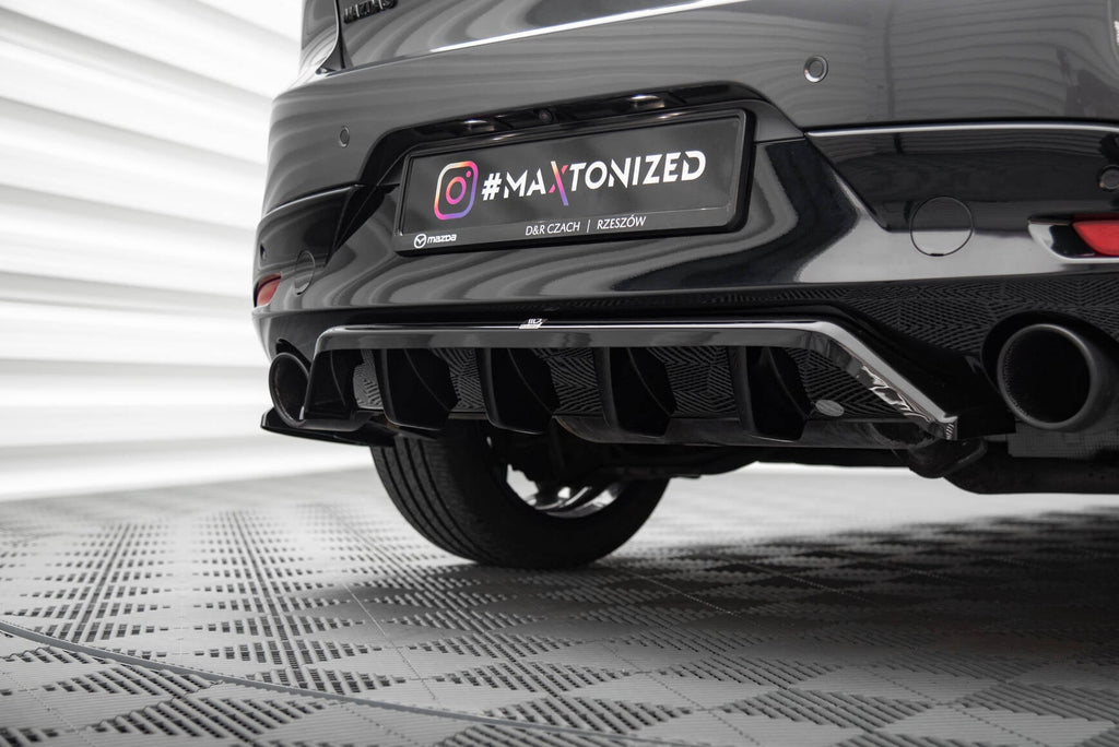 Splitter trasero Mazda 3 Mk4 (con barras verticales)