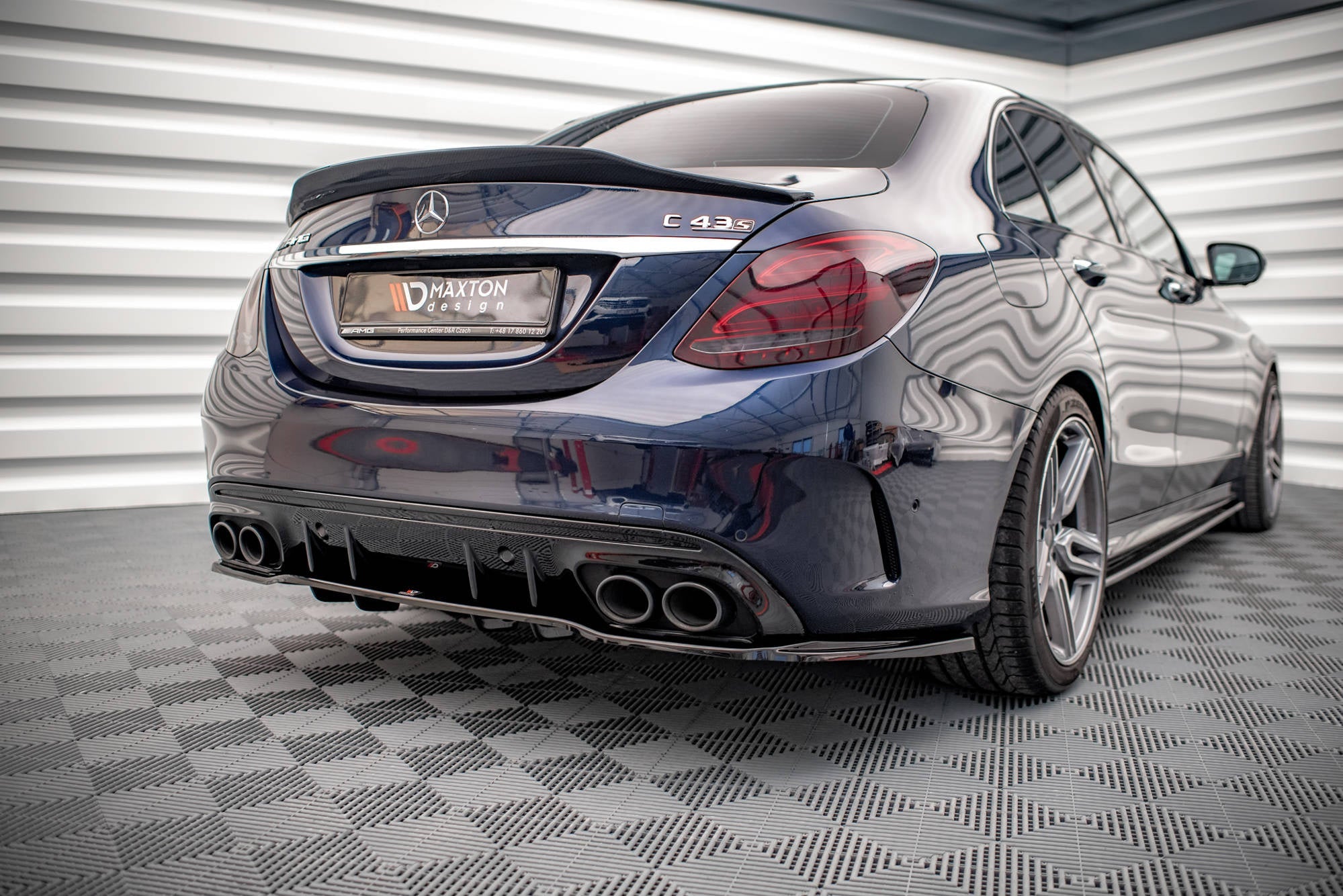 Splitter trasero Mercedes-AMG C 43 Berlina W205 Facelift (con barras verticales)