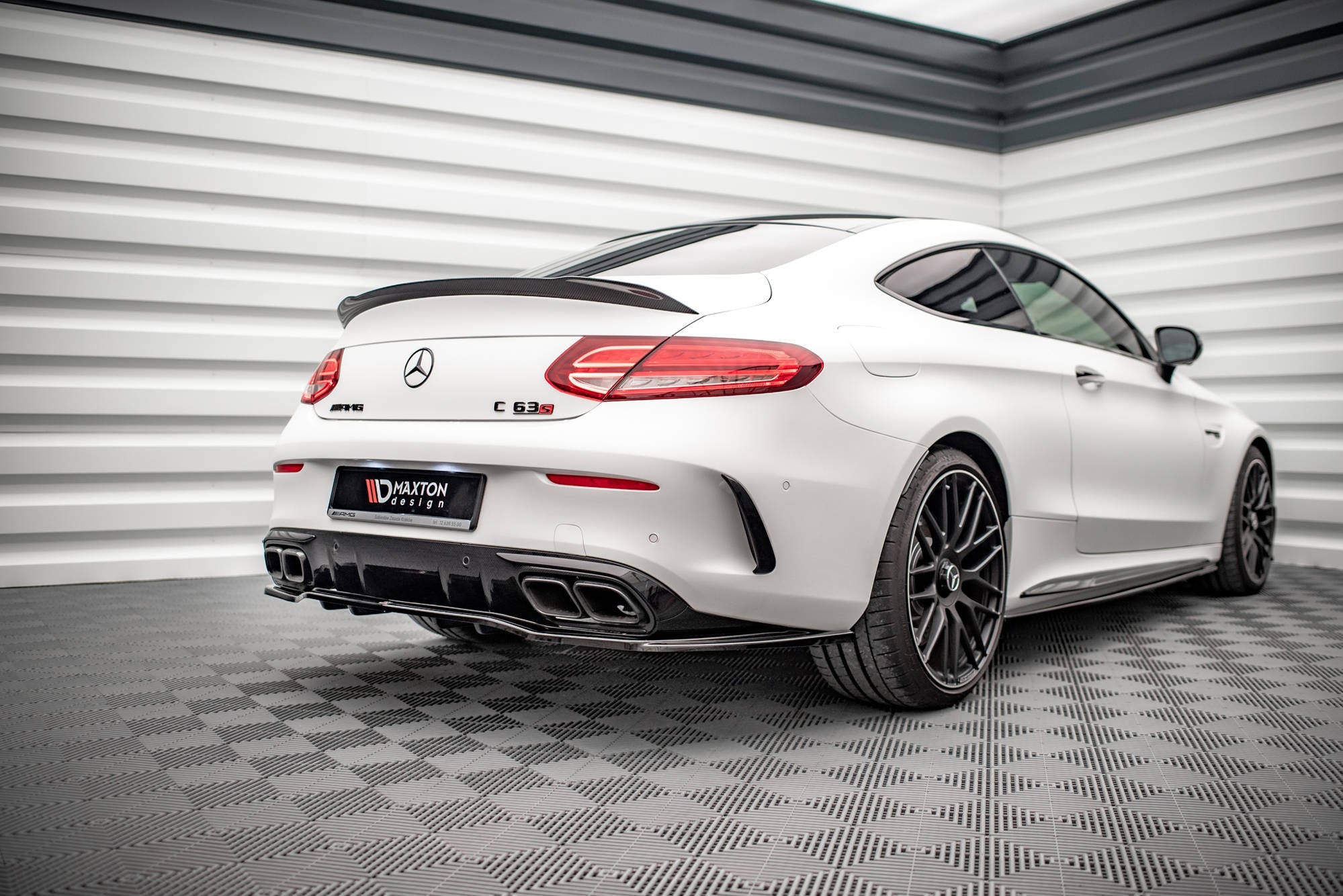 Splitter trasero Mercedes-AMG C 63 Coupé AMG Aero Pack C205 Facelift (con barras verticales)