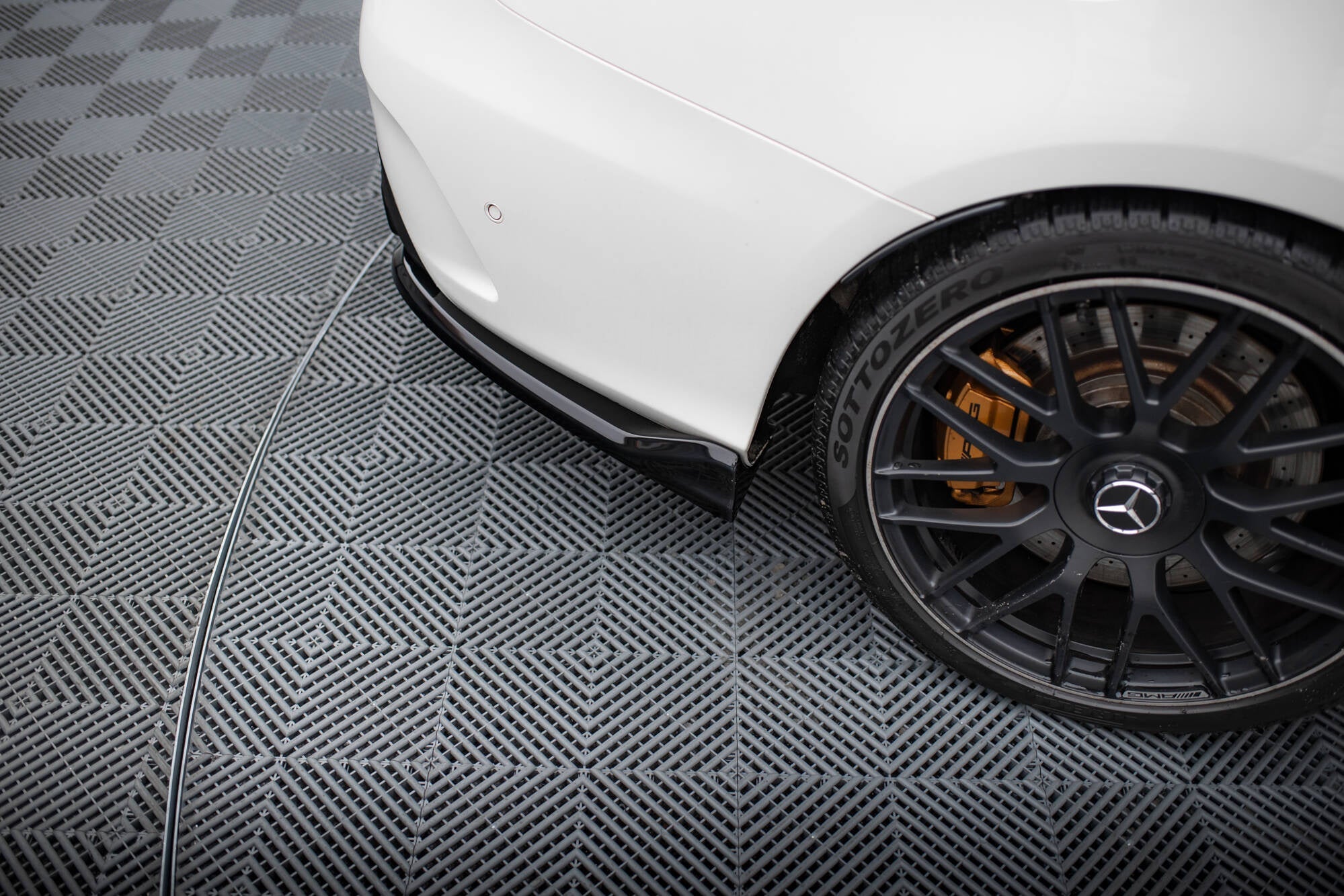 Splitter trasero Mercedes-AMG C63 Berlina / Estate W205 S205 (con barras verticales)