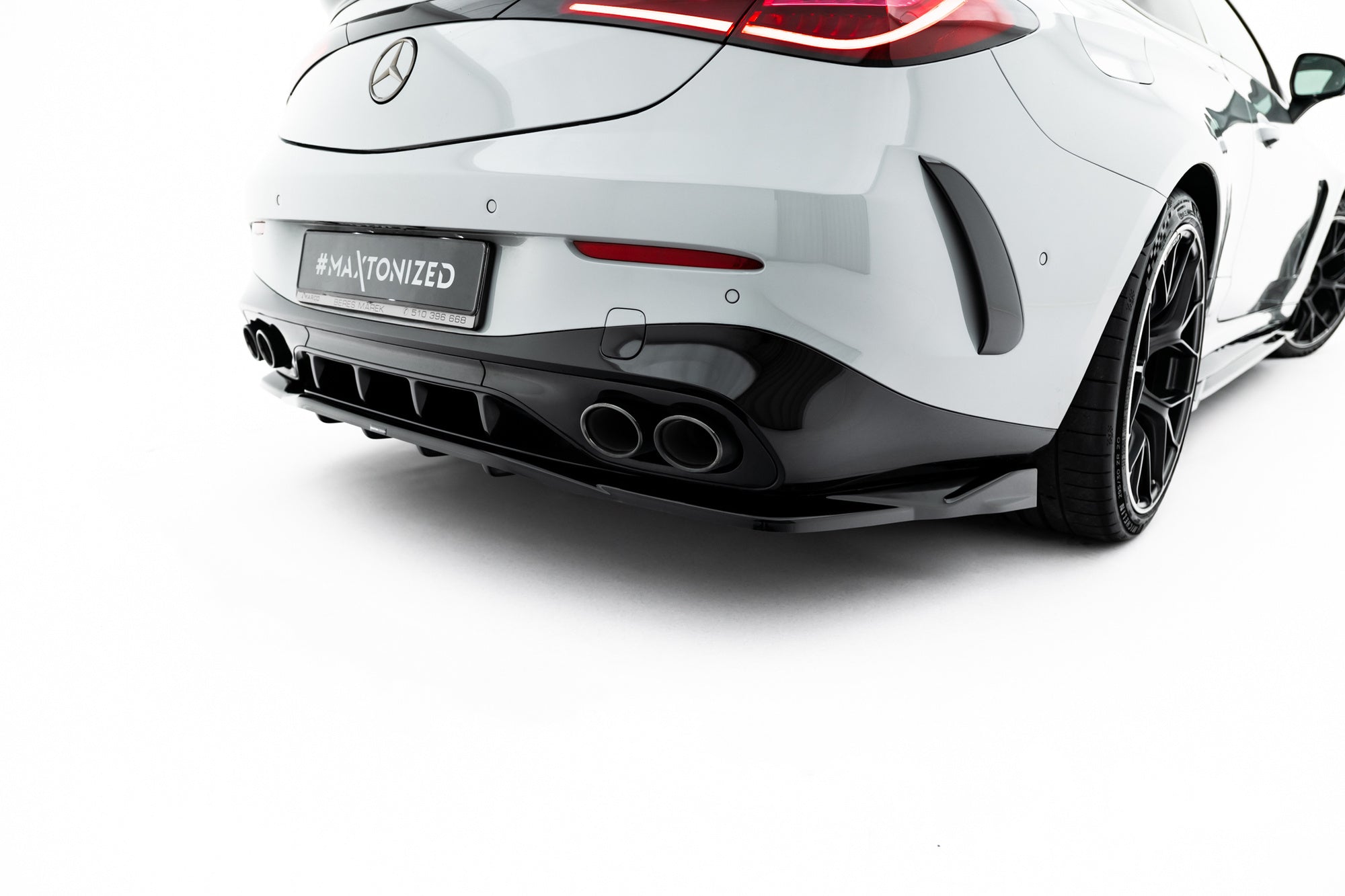 Splitter trasero Mercedes-AMG CLE 53 Aero C236 (con barras verticales)